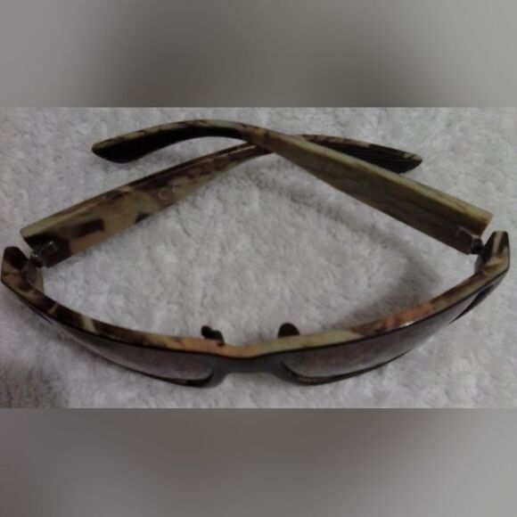 Title: “Men’s Polarized Camouflage Sport Sunglasses - Shatterproof & New” - Picture 4 of 4